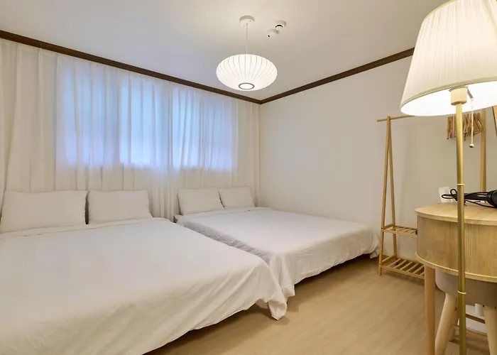 Hongdae Or Itaewon 20minutes Maximum 6 People Appartement