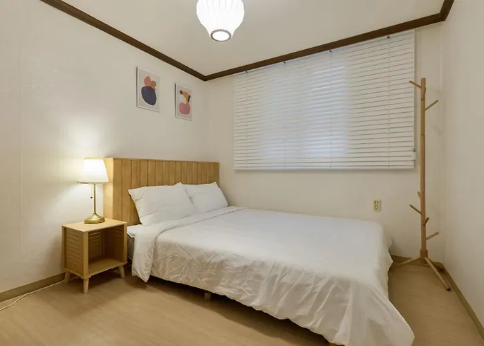 Hongdae Or Itaewon 20minutes Maximum 6 People Appartement *
