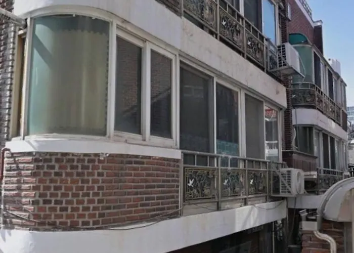 Hongdae Or Itaewon 20minutes Maximum 6 People